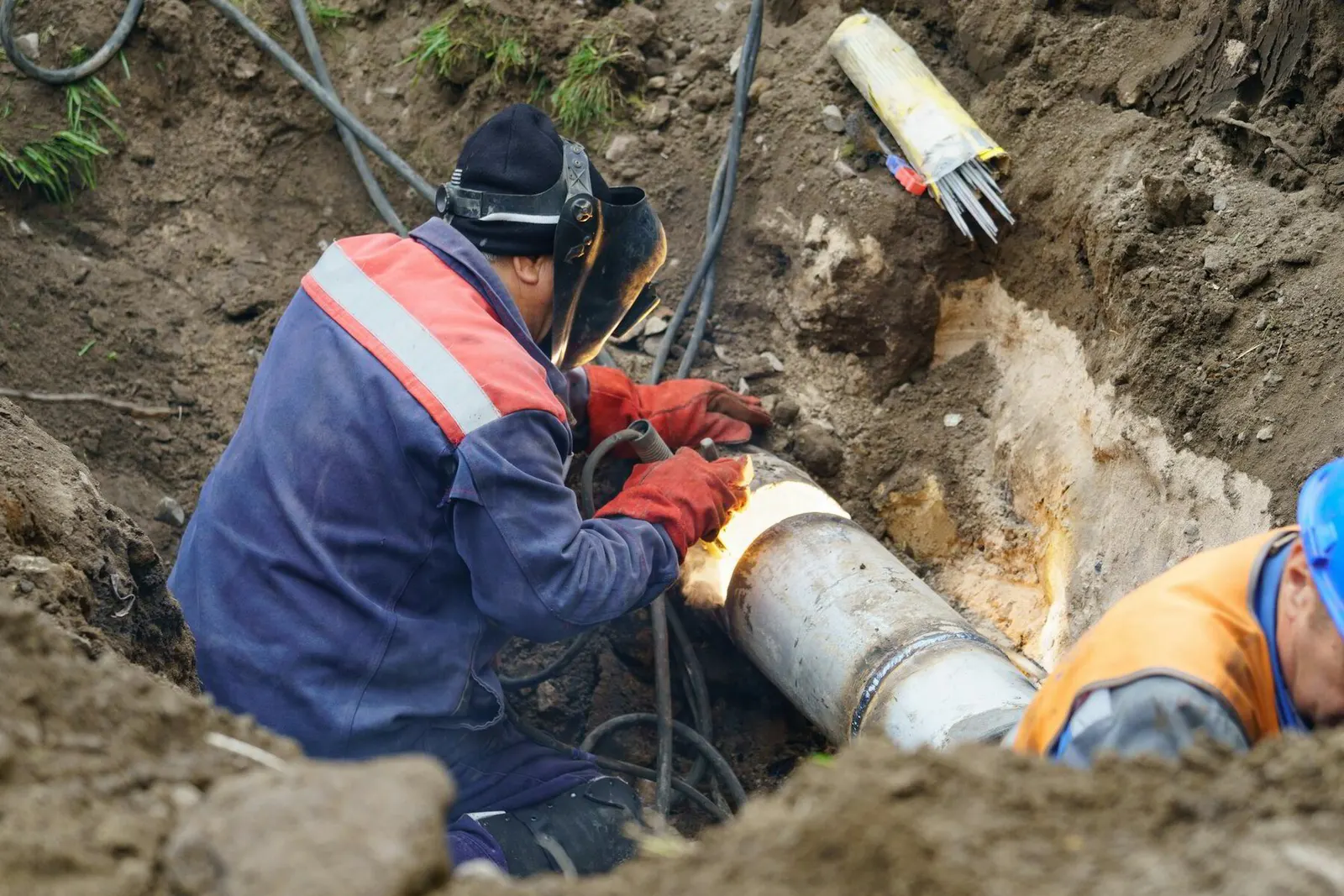 Curb box and water service line route in front of a Canton, Ohio home